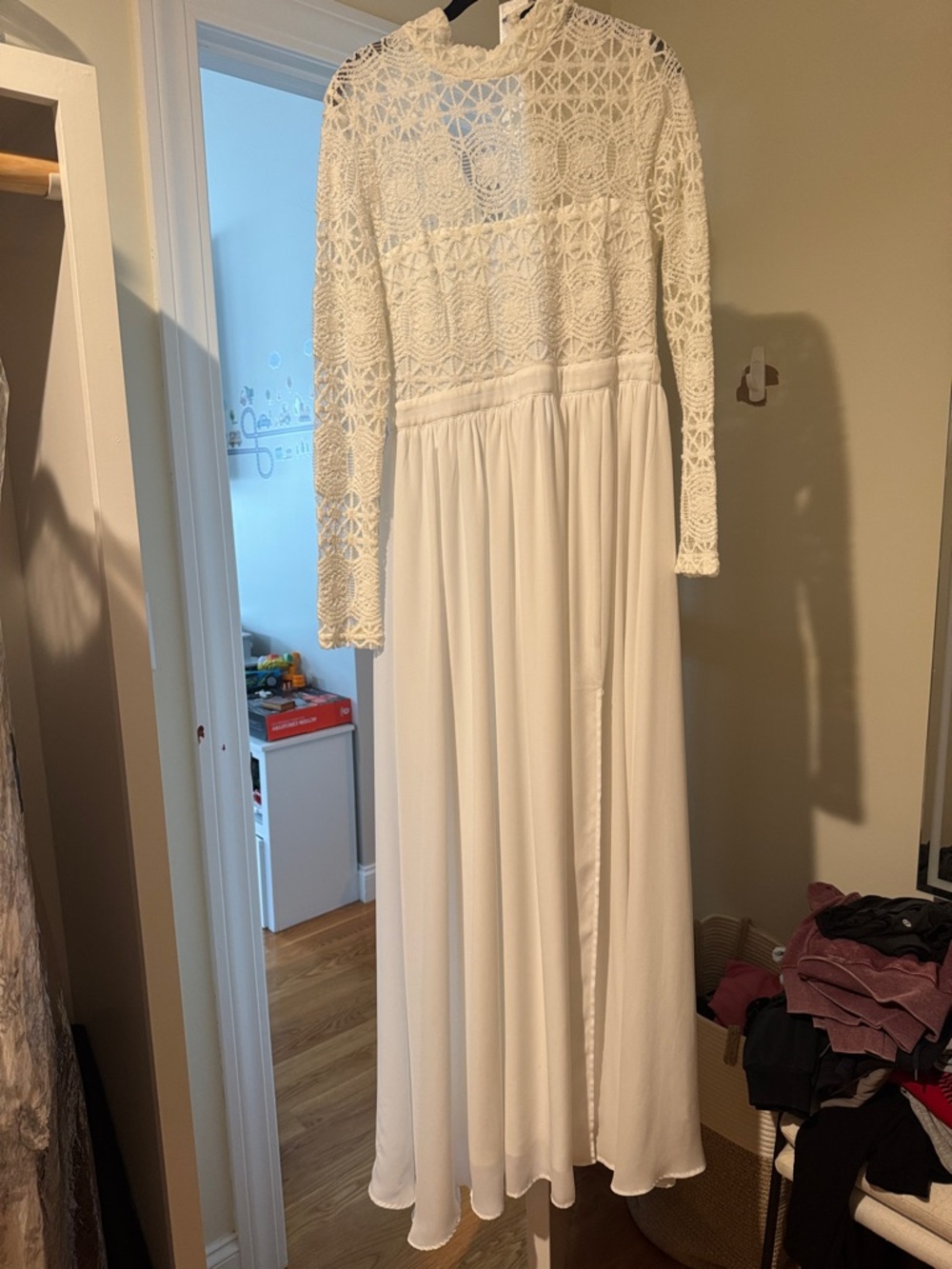 Elegant White Long-Sleeve Lace Maxi Dress